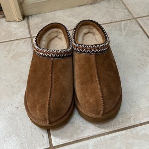 Ugg Tasman slippers